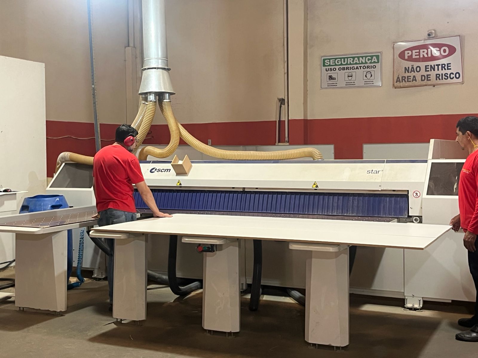 Área de corte de MDF sob medida