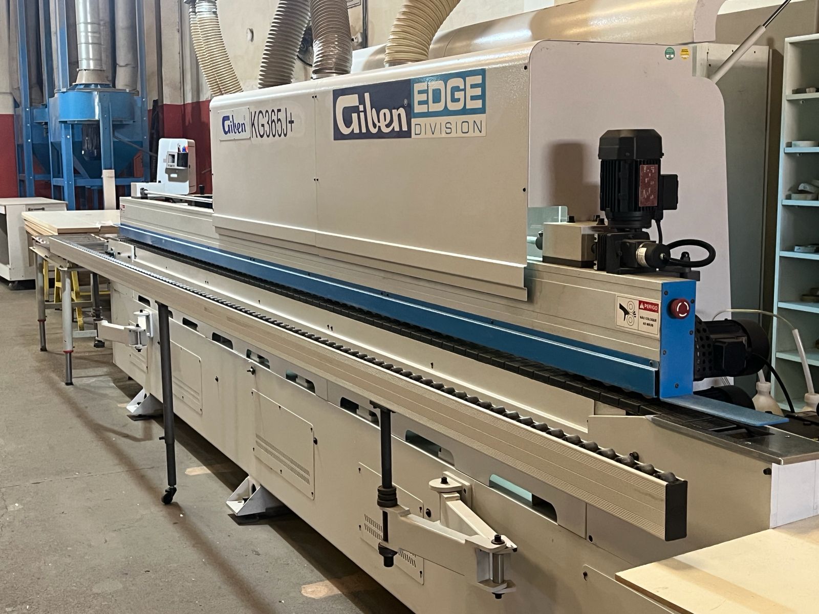 Máquina de fitagem de borda para peças de MDF
